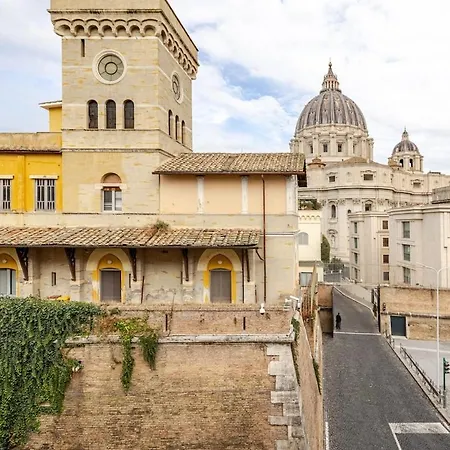 Modern With St Peter S Dome View Apartament