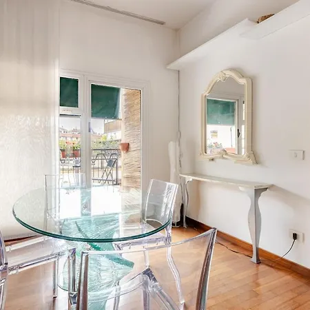 Modern With St Peter S Dome View Apartament